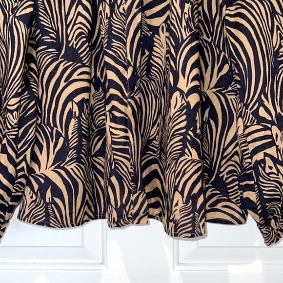 Banana Republic Boho Style Tunic Top Large Petite
Navy Blue Tan Zebra Animal - Picture 6 of 11